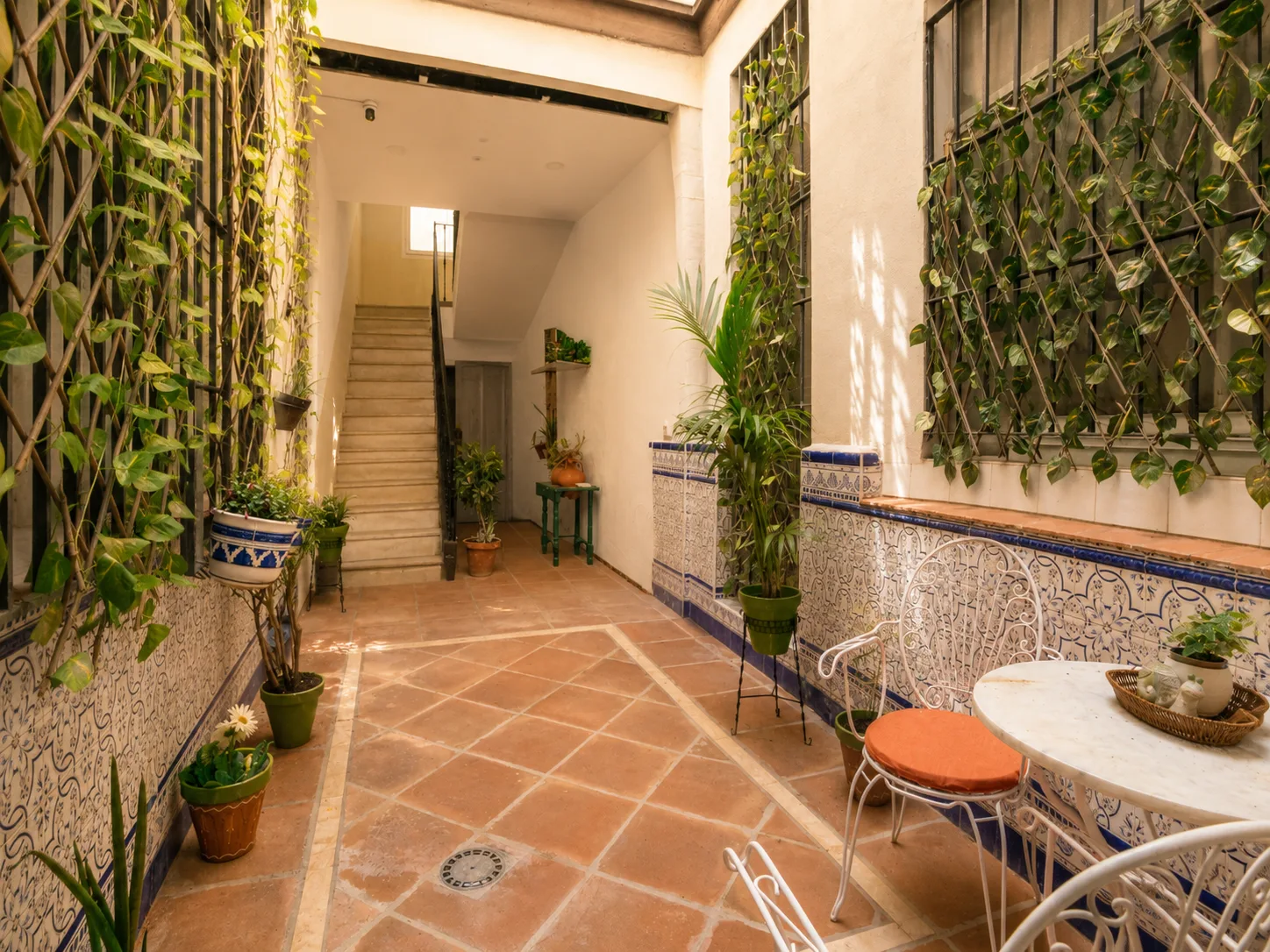 Fachada y exterior de Almaría en Málaga